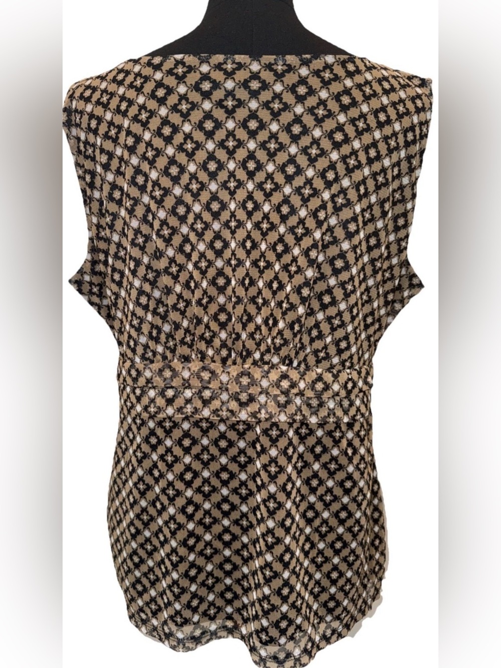 Ava & Grace Women's Sleeveless Beige/Black/White Printed V-Neck Blouse, Large - Picture 3 of 15